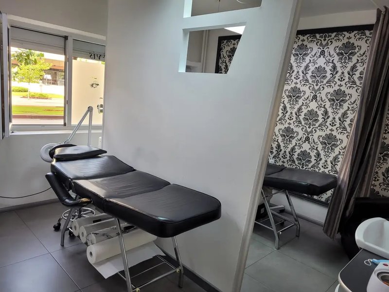 Inchiriez post lucru manichiura, cosmetica, coafor